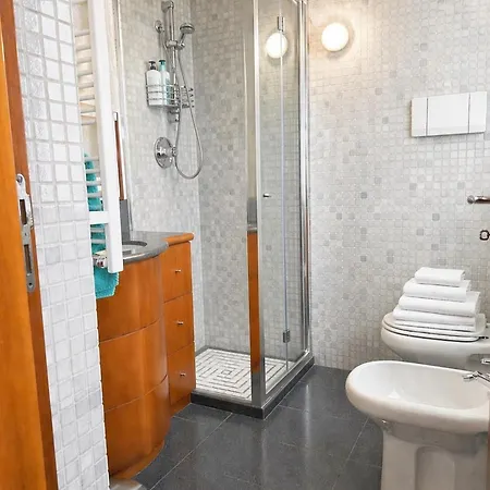 Celebrity Home, * Bari