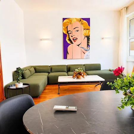 Celebrity Home, Appartement *